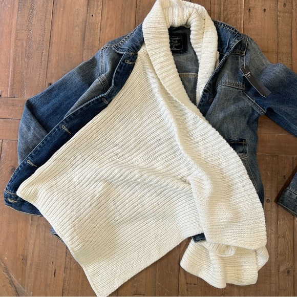 Abercrombie & Fitch Scarf Attached Denim Jean Jacket Trucker Cropped XS NWT - Picture 4 of 12